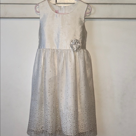 Charming Cream Kids Dress with Floral Detail. - Picture 3 of 6
